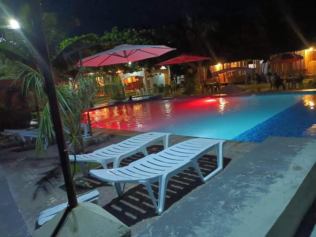Rrj'S Beach Resort Oslob Esterno foto